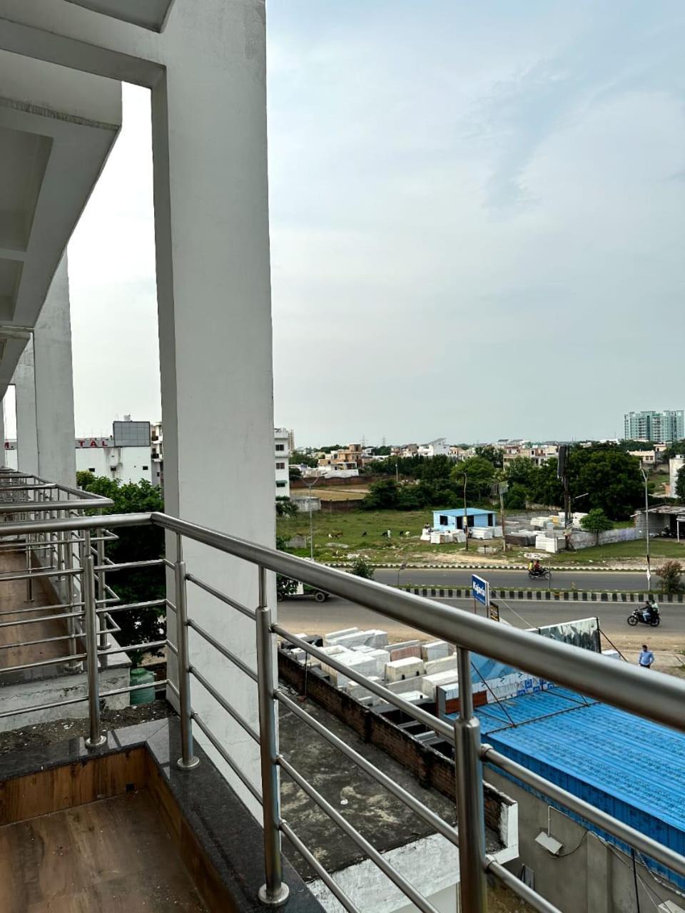 Grand Pearl Hotel & Banquet Lucknow Eksteriør billede