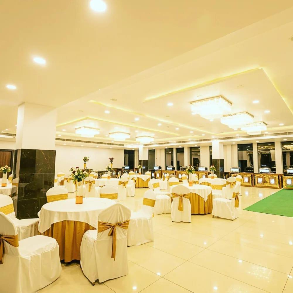 Grand Pearl Hotel & Banquet Lucknow Eksteriør billede