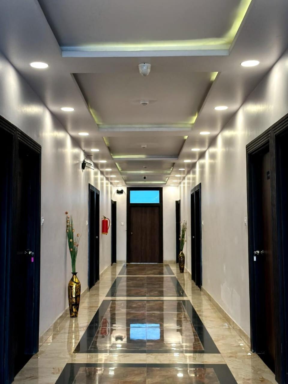 Grand Pearl Hotel & Banquet Lucknow Eksteriør billede