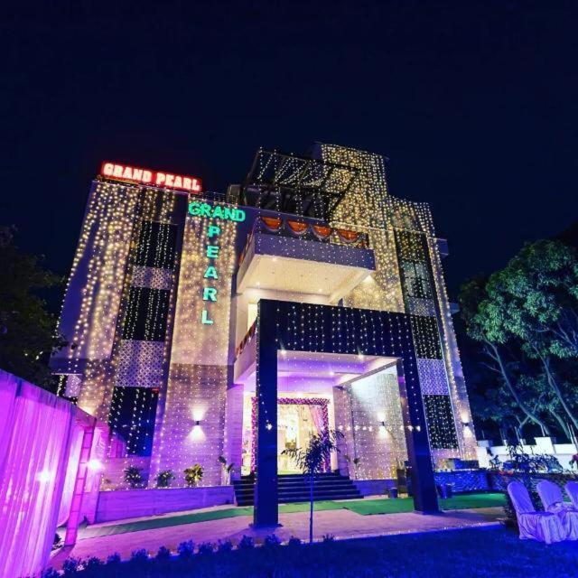 Grand Pearl Hotel & Banquet Lucknow Eksteriør billede
